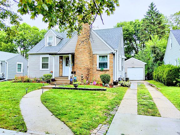 3rd image of 2321 Custer Ave