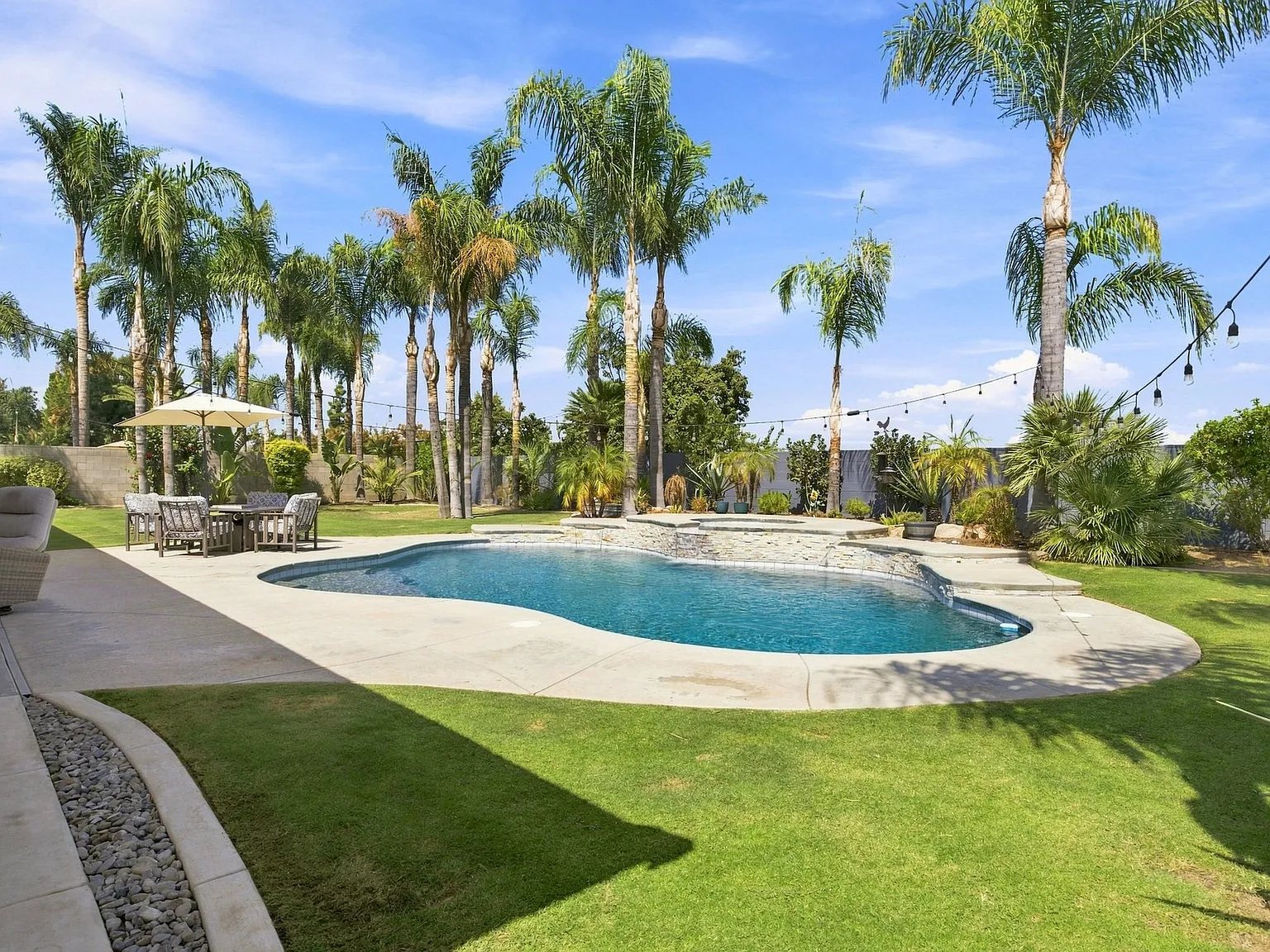 Gated Community w/ Owned Solar - Spacious Split Wing 4 Bed/2.5 Bath Single Family Home - $4250/month — Photo 2
