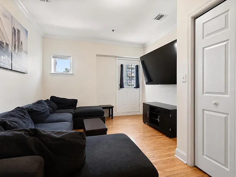 218 Jackson St #7 — Photo 8
