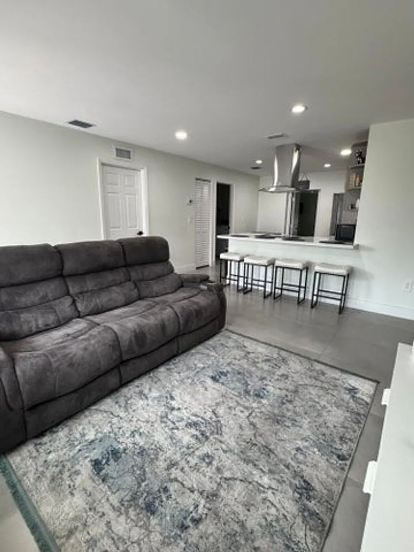2314 Pinecrest Court, West Palm Beach, FL 33415 — Photo 2