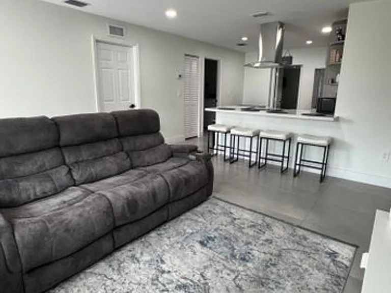 2314 Pinecrest Ct — Photo 2