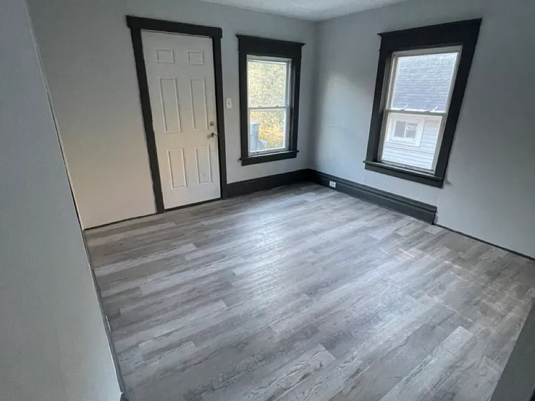 1209 N Main St — Photo 16