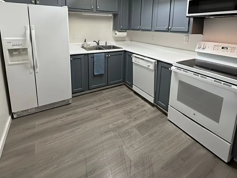 602 Lakeview Cir SE #H — Photo 3