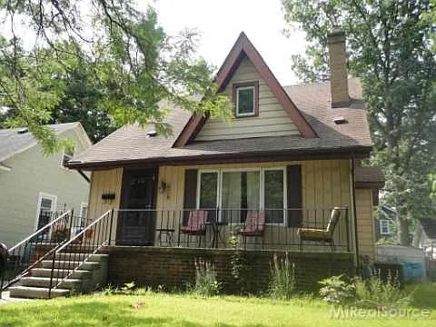 679 W Marshall St photo 1