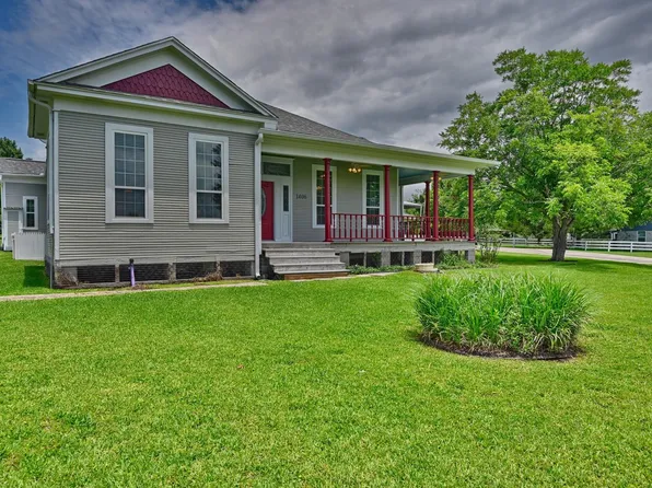 1406 Victoria St, Navasota, TX 77868