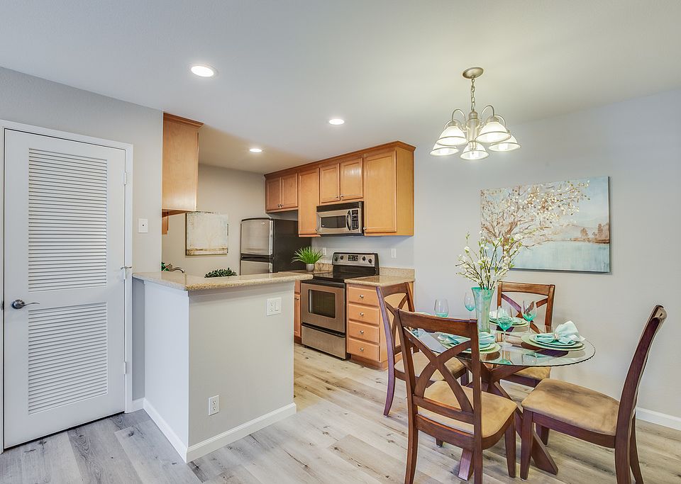 1st image of 2733 Somerset Park Cir
