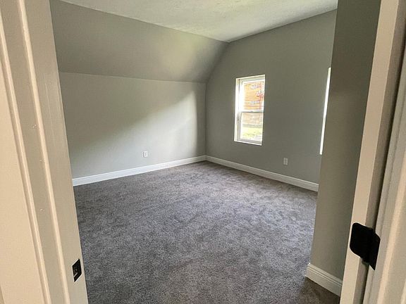 3rd image of 1581 Glen Parker Ave