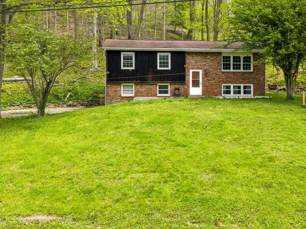 2955 Pine Grove Rd, Industry, PA 15052