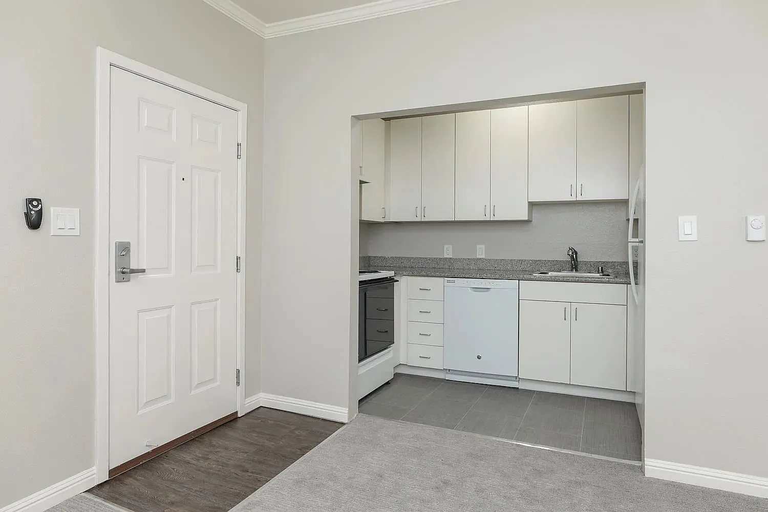Laurel Theatre Apartments — Photo 3