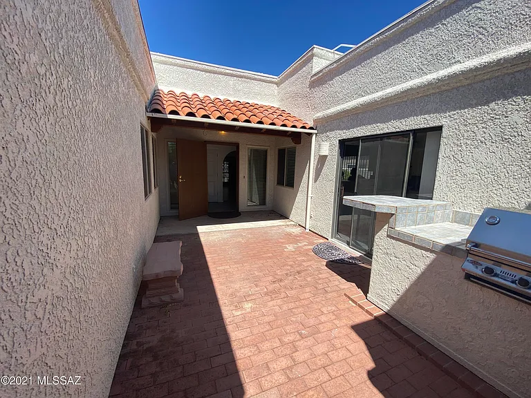 3911 N Vine Tree Pl — Photo 2