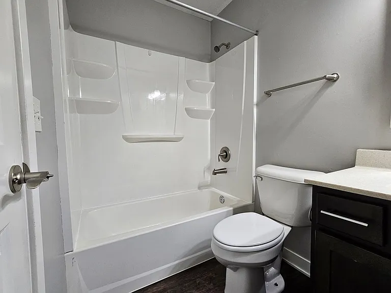 The Belmont Apartments — Photo 10