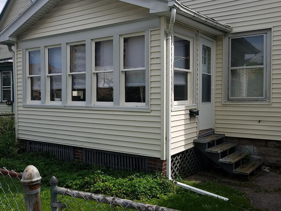 Small front and back yard, fenced in.