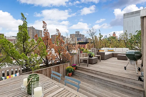 Sold by Compass | media 23