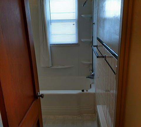 5th image of 707 1st St W APT 5