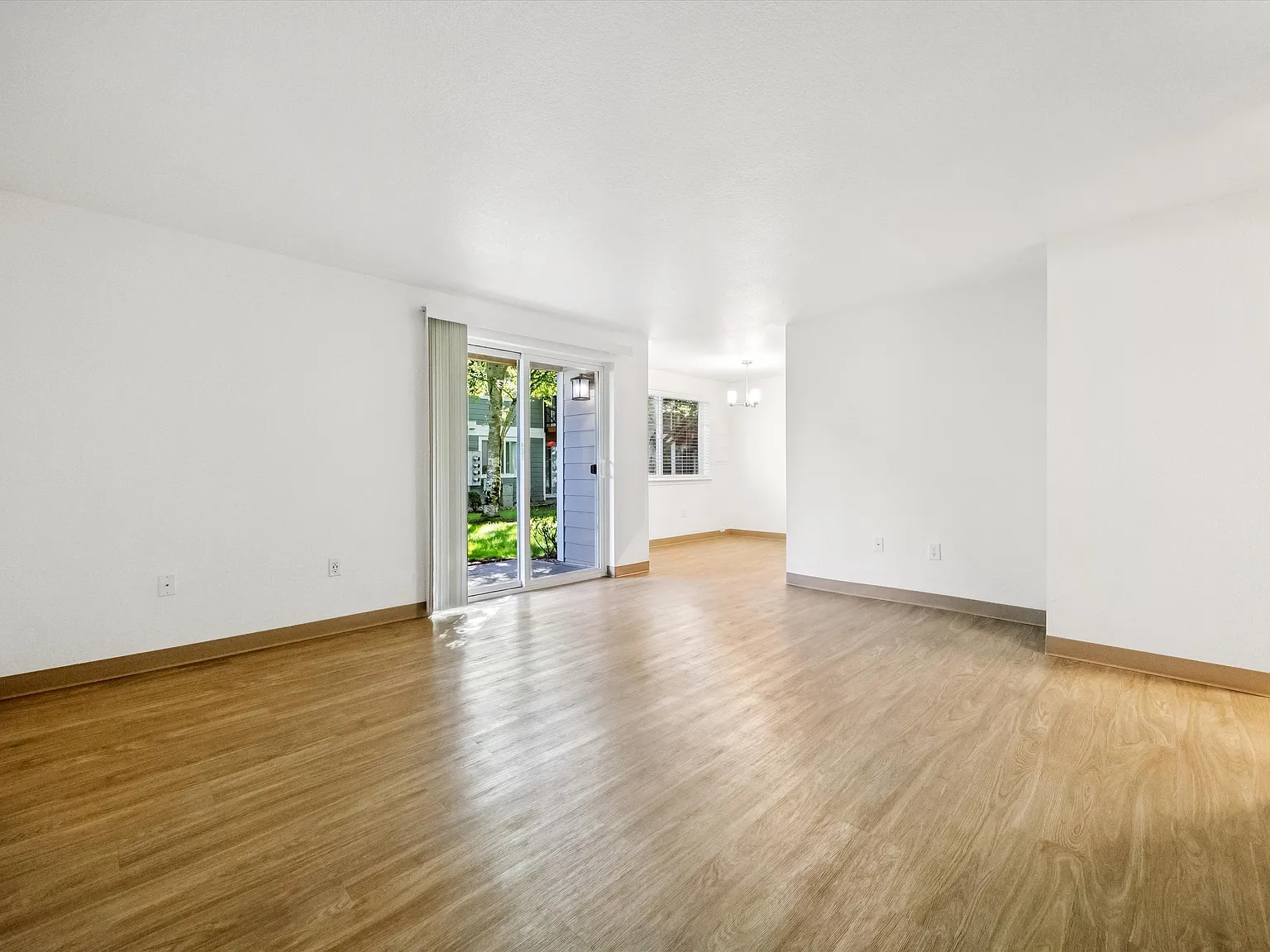 Crestbrook Apartments — Photo 3
