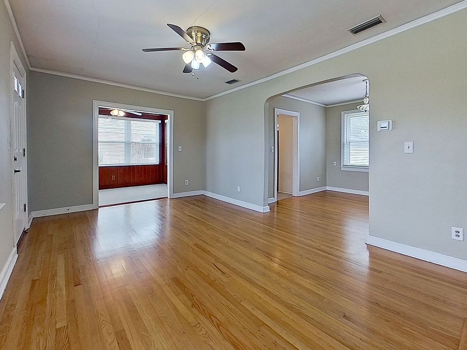 1st image of 2151 Traymore Rd