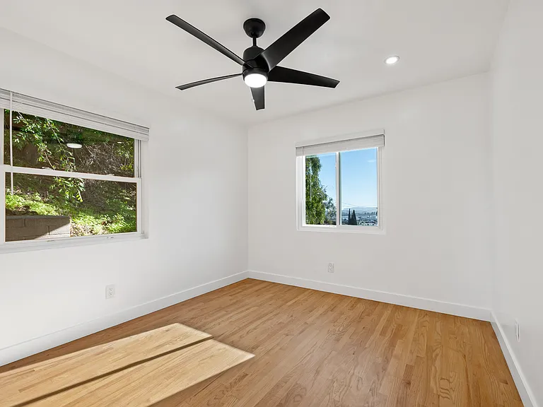 1537 Glenwood Dr — Photo 13
