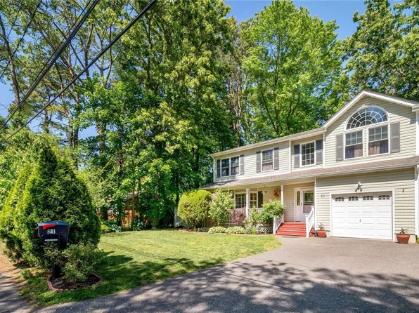 21 Pine Cone Street, Middle Island, NY 11953