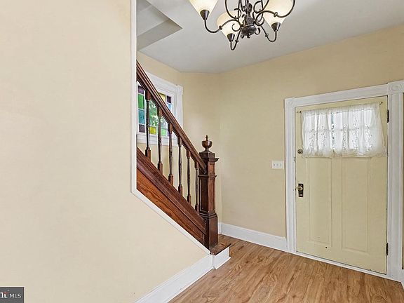 3rd image of 7 Maple Ave