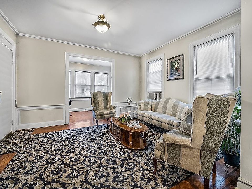 2nd image of 1316 Avenue