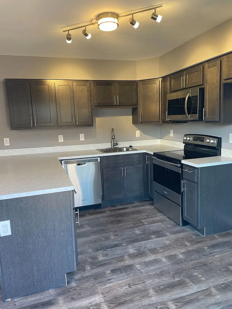 3bd/1.5 Bath Condo in Hazelwood - Remodeled with new Cabinets & New Appliances — Photo 3