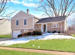 104 E McClellan St, Bartlett, IL 60103