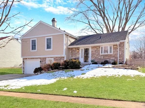 104 E McClellan St, Bartlett, IL 60103