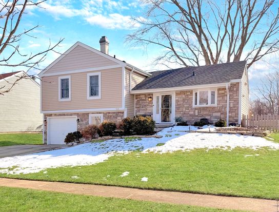 104 E McClellan St, Bartlett, IL 60103