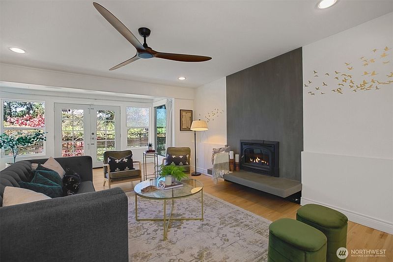 3rd image of 6339 21st Avenue SW