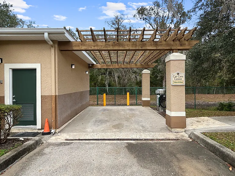 Brook Haven Apartments — Photo 15