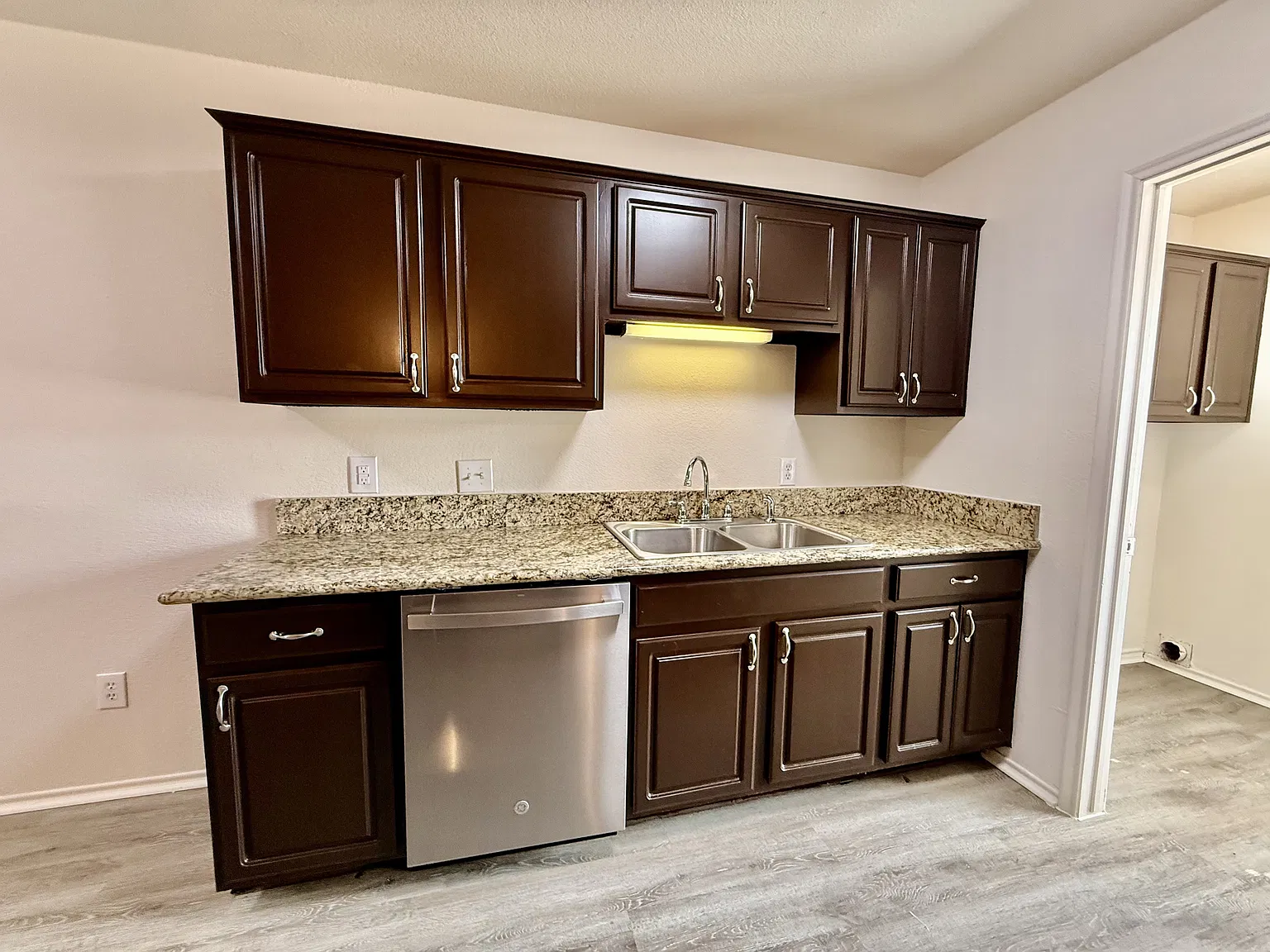 1017 Keller Ave — Photo 4