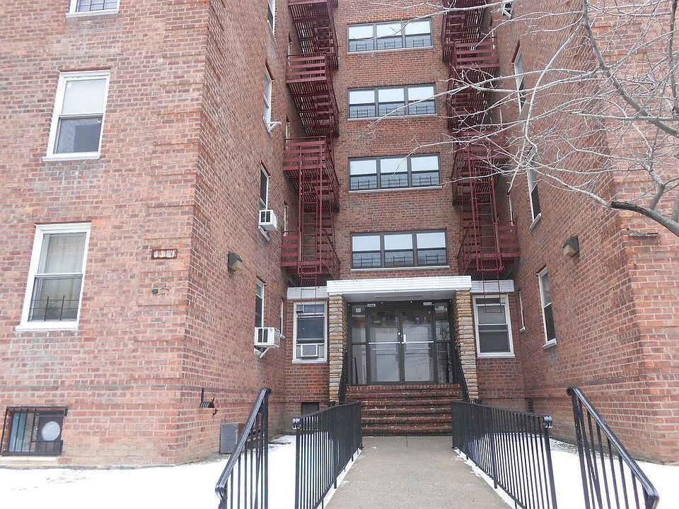 1st image of 64-74 Saunders St #2G