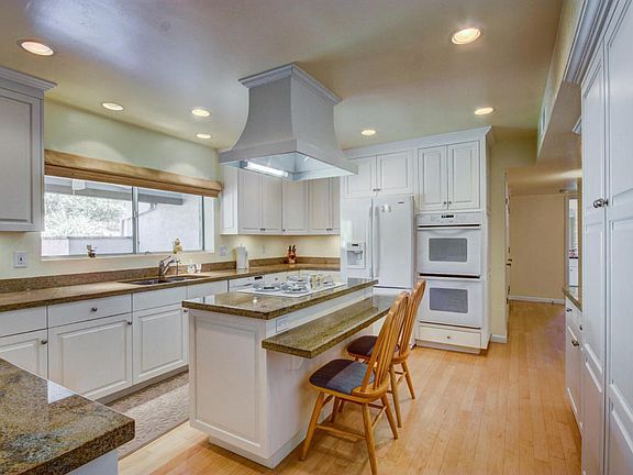 3rd image of 2118 E Orangewood Ave