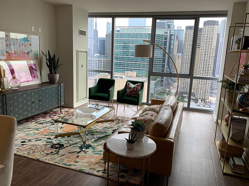 2nd image of 841 W Monroe St #2506