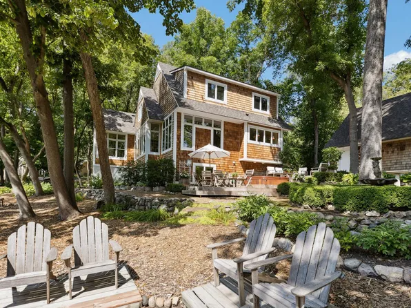 4159 Hillcrest Rd, Deephaven, MN 55391
