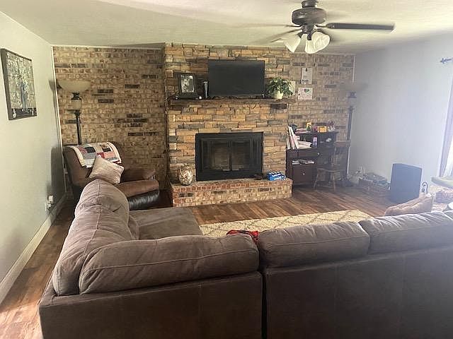 2nd image of 504 Meadowlark Ln
