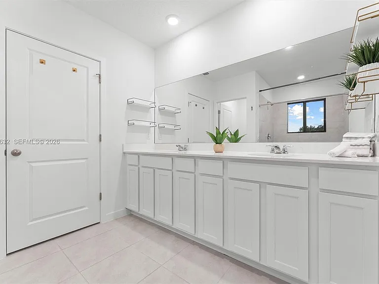 4825 Dillion St — Photo 40