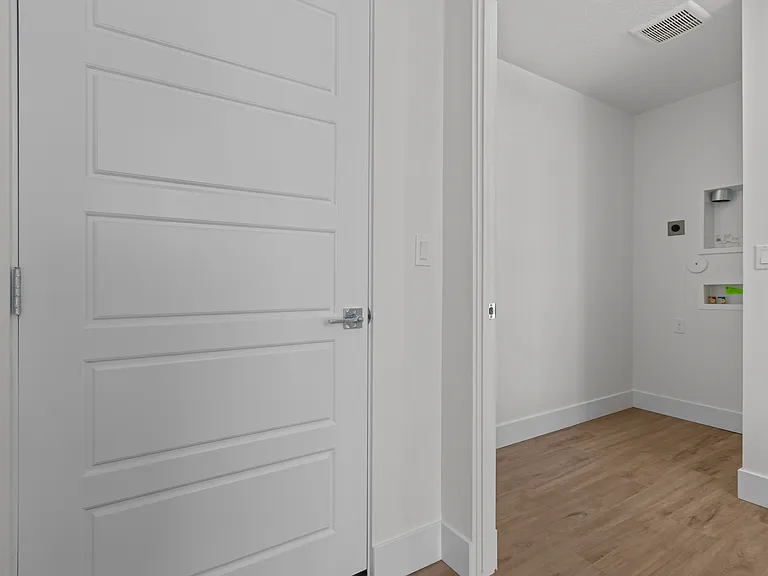 509 E Violets Cove Ln — Photo 26