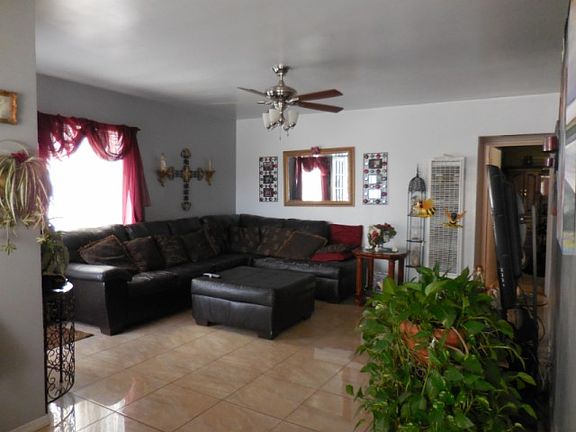 2nd image of 413 Mar Vista Ave