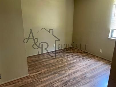 5th image of 809 W 6th St