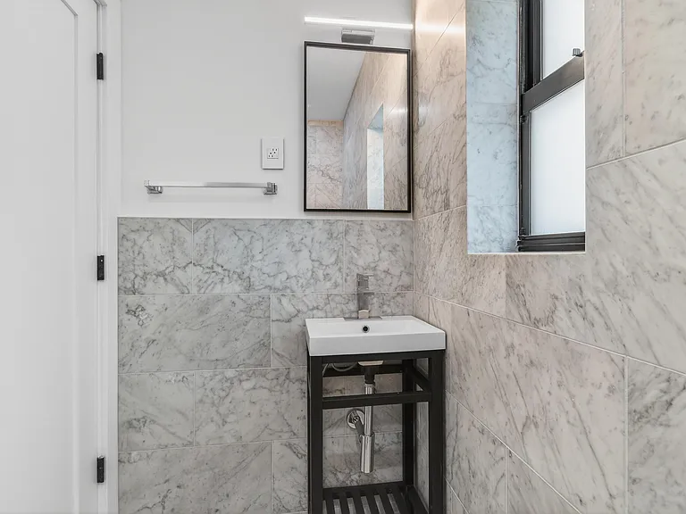 3720 Morton Ave — Photo 16