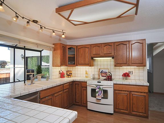5th image of 1933 Grand Teton Dr