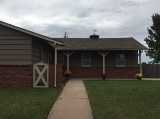 8201 E Peach Tree Ln, Wichita, KS 67207