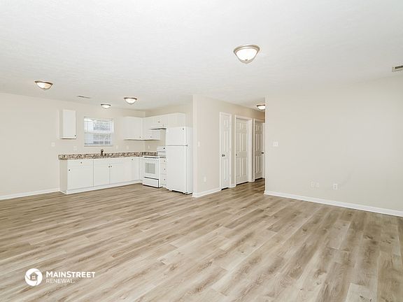 4th image of 2028 N Luett Ave