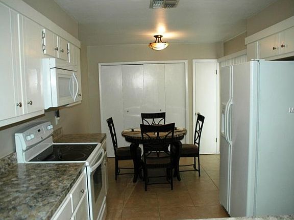 5th image of 523 Stanton Pl
