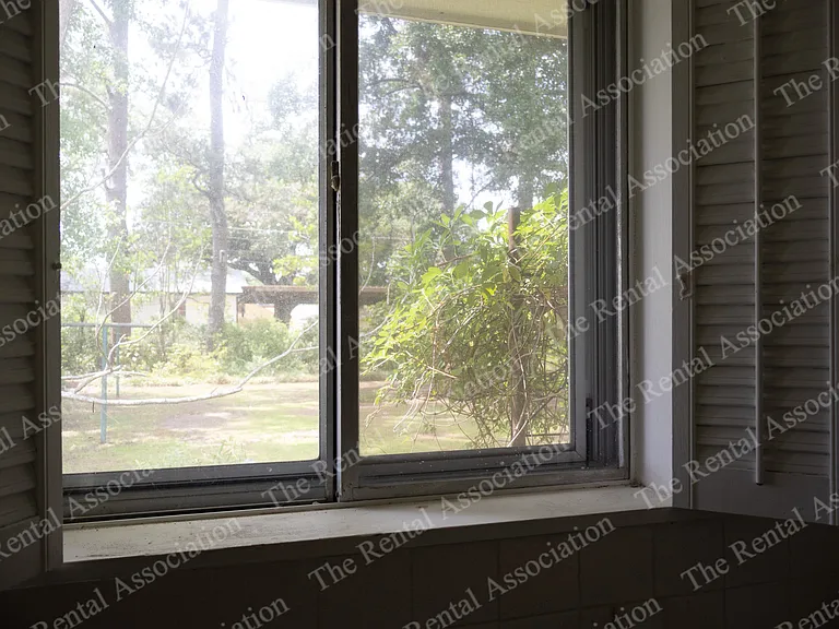 905 N McGuire Ave — Photo 18