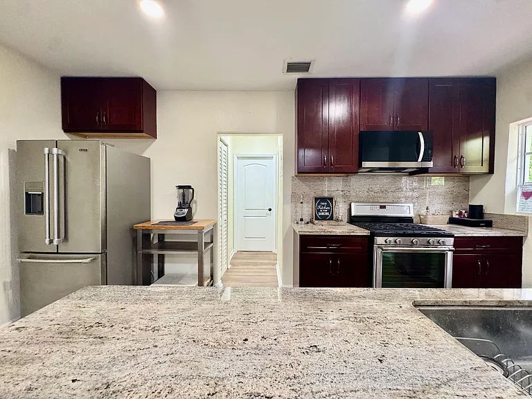 714 N Federal Hwy #1 — Photo 8