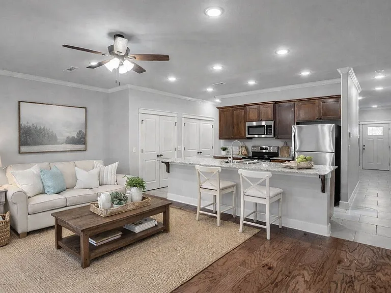 Sycamore Heights Townhome — Photo 7