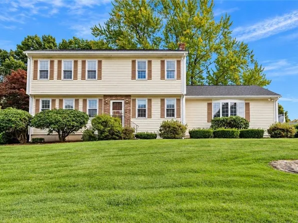 5 Kimberly Ann Dr, Smithfield, RI 02828