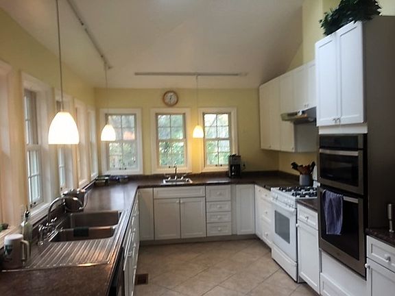 3rd image of 16808 S Park Ave